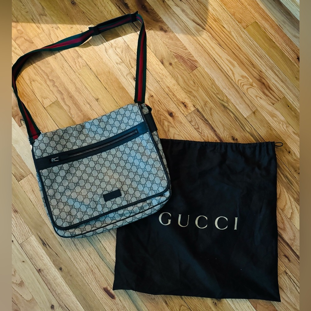RARE GUCCI messenger bag
